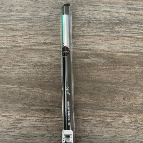 SIGMA - E71 HIGHLIGHT DIFFUSER™ BRUSH - Picture 3 of 3